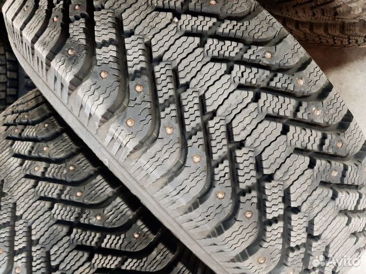 Goodyear UltraGrip 500 225/65 R17 102T