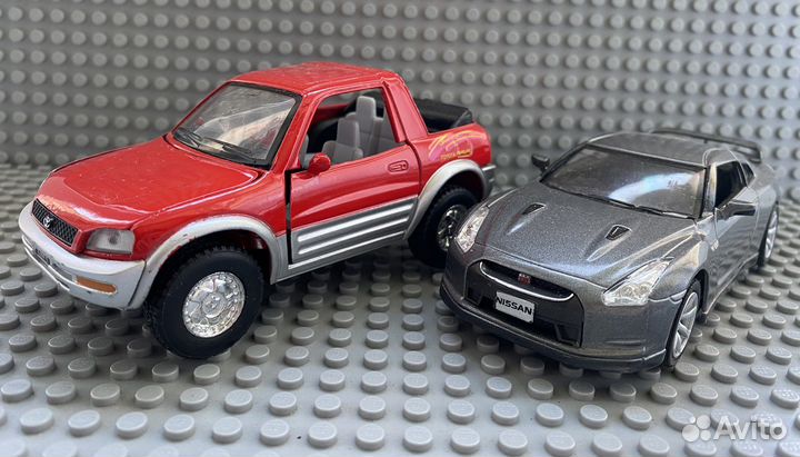 Модели машин Toyota и Nissan Kinsmart