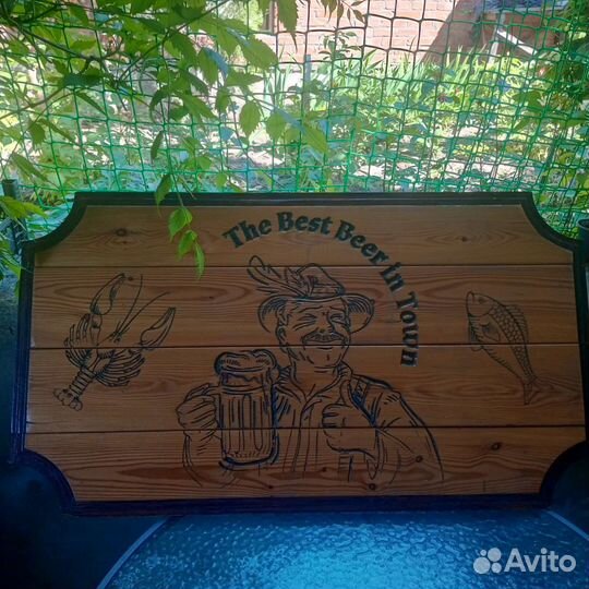 Резное панно из дерева