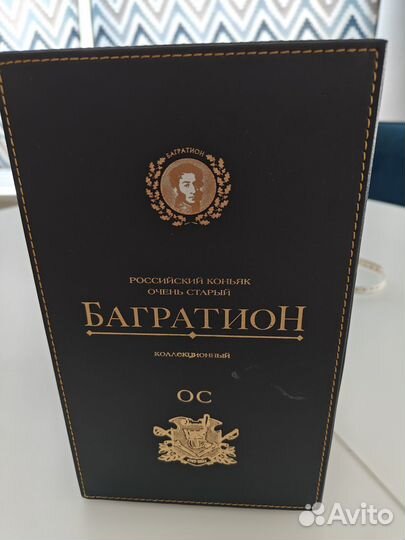 Коробка и графин от элитного алкоголя