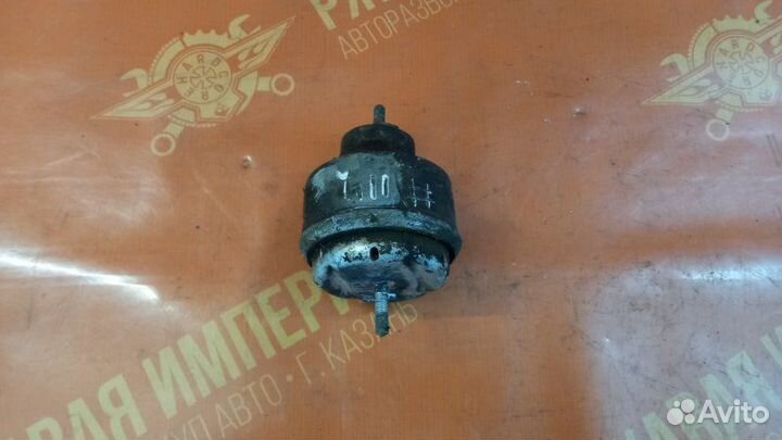 Подушка опора крепление двс Volkswagen Passat B5