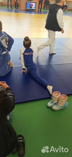 Костюм спортивный для юной гимнастки