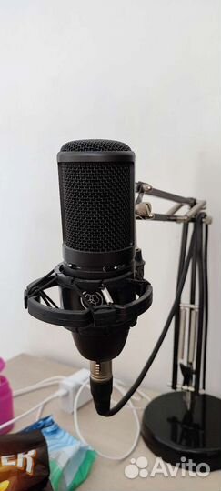 Конденсаторный микрофон Akg p120 и u-phoria umc 22