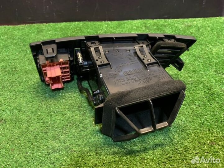 Дефлектор воздушный передний левый Infiniti Fx45