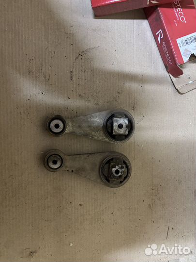 Подушка двигателя priora