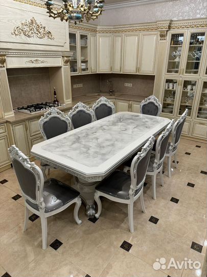 Стол и стулья 