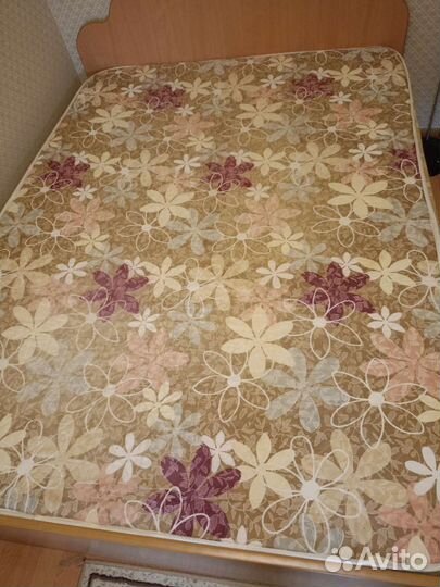 Кровать с матрасом 140 х190