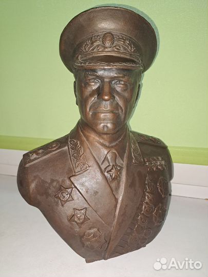 Бронзовый бюст