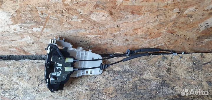 Замок двери передней левой Hyundai i30 2007-2012