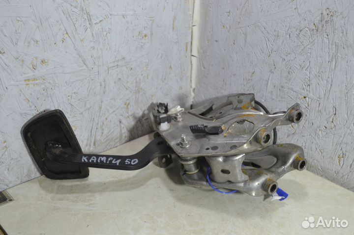 Педаль тормоза Toyota Camry 50