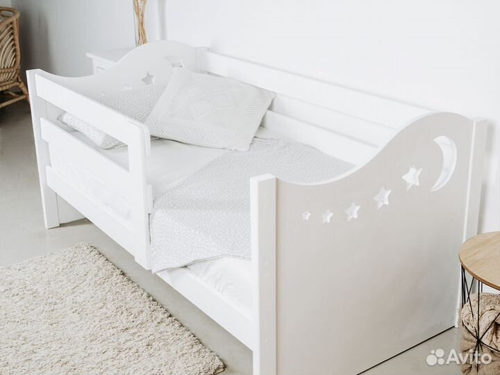 Детская кровать из массива