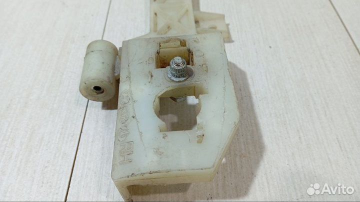 Кронштейн ручки двери правый Kia Rio