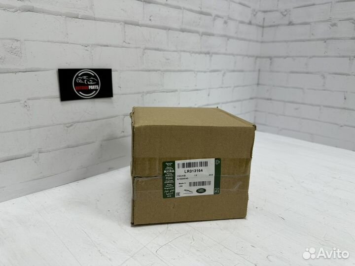 Насос водяной (помпа) LR013164 Land Rover