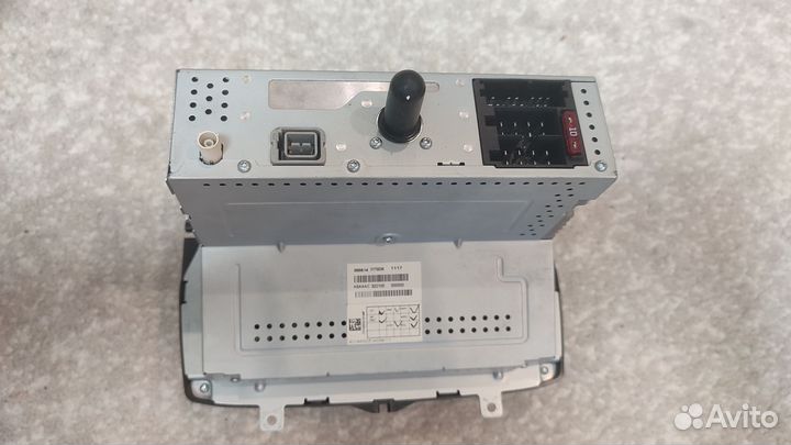 Магнитола штатная с рамкой для Лада Веста