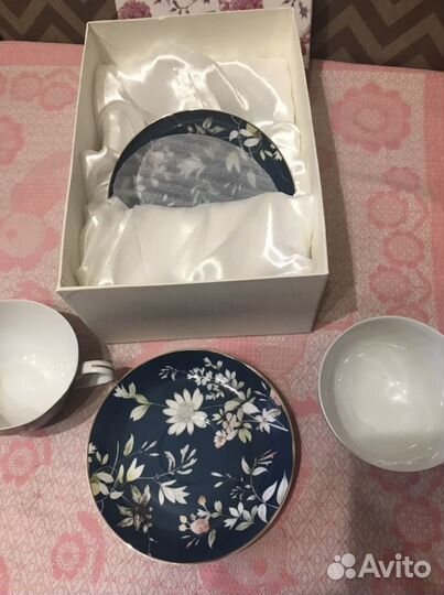 Набор чашек с блюдцами