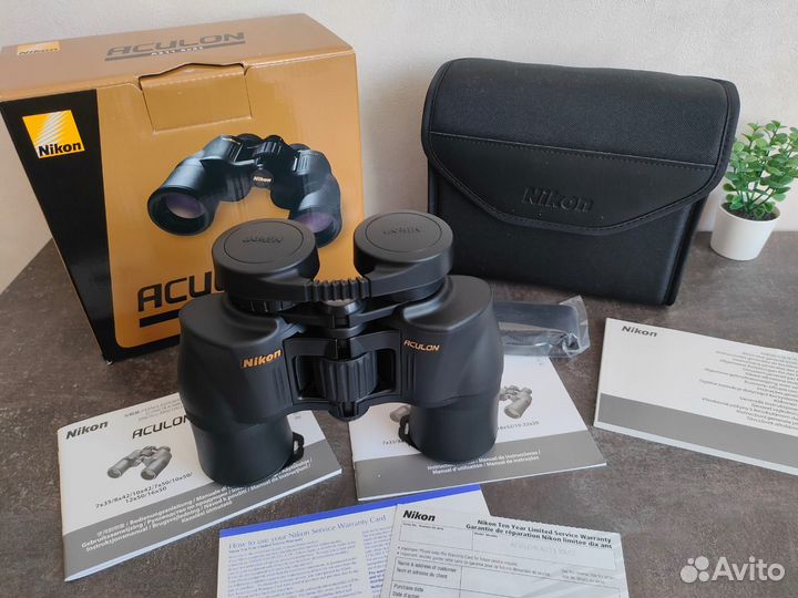 Бинокль Nikon Aculon A211 8х42