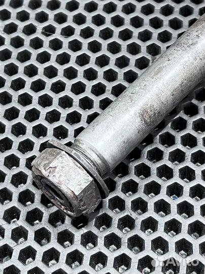 Задняя ось Honda CR 125R 1995-1996