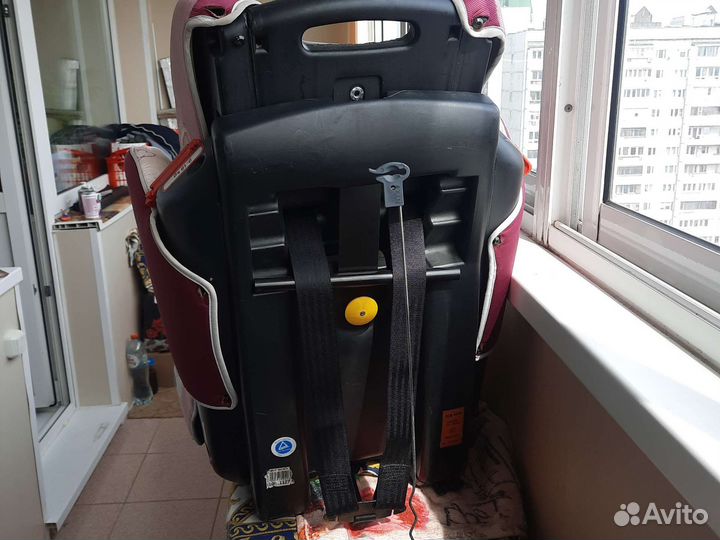 Детское кресло в машину