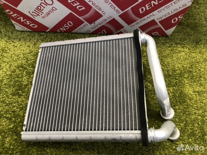 DRR32005 Радиатор печки Denso 3C0819031A, новый