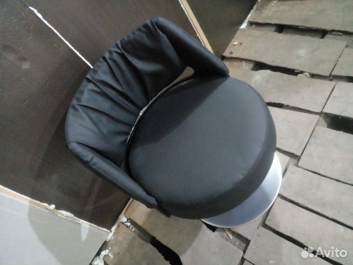 Офисное кожаное кресло бу