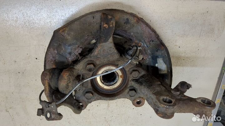 Ступица (кулак, цапфа) левая передняя Toyota RAV 4