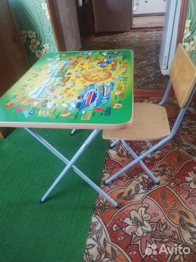 Письменный стол для школьника