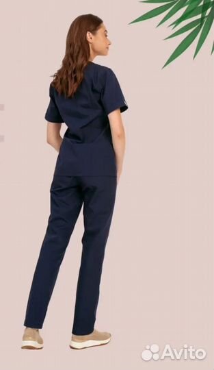 Женский медицинский костюм