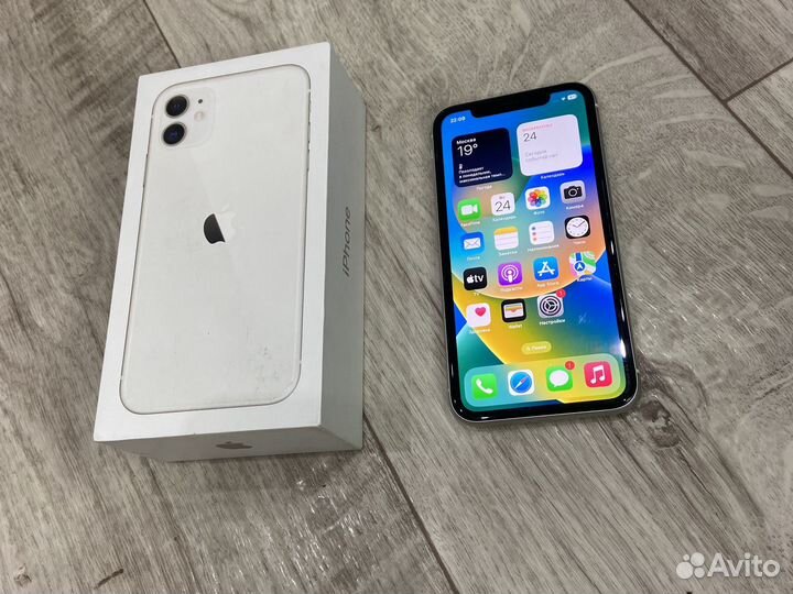 Телефон iPhone 11
