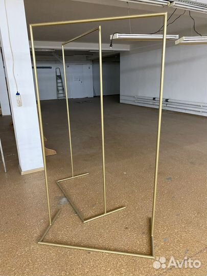 Вешалка напольная металлическая