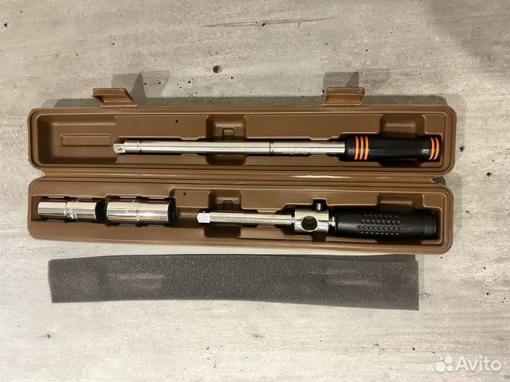 Ключ крест баллонный инерционный ombra a90043