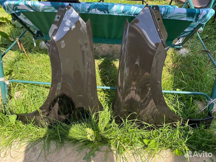 Пластиковые крылья granta