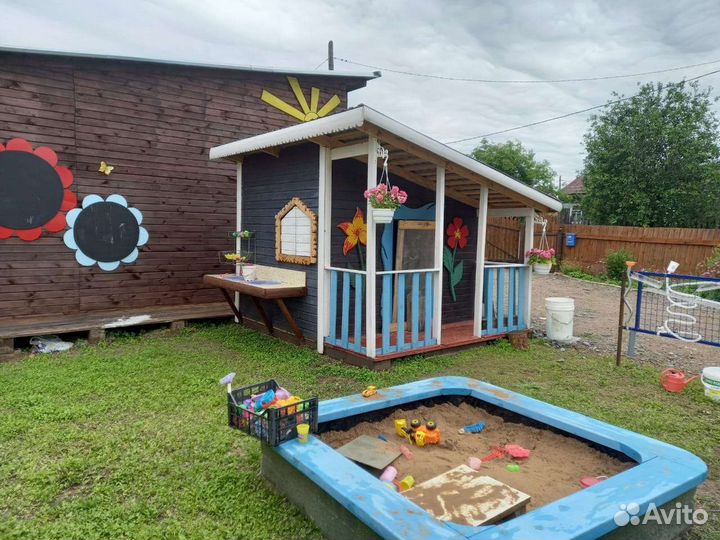 Детский игровой домик из дерева
