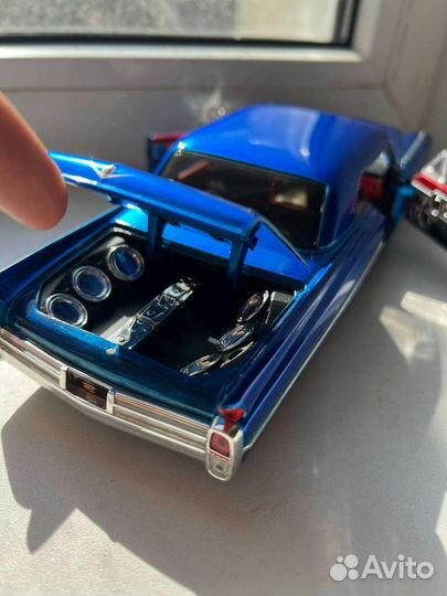Моделька машины cadillac oldschool 1/24