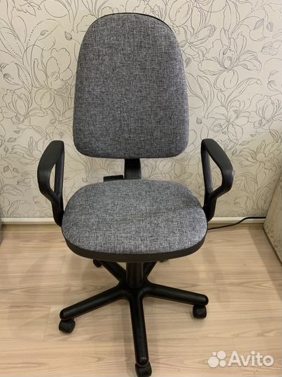 Компьютерный стул офисное кресло