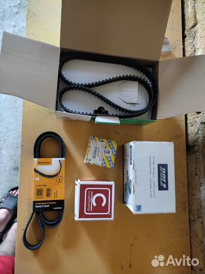 Комплект грм,помпа,ручейковый ременьи фильтр Рено