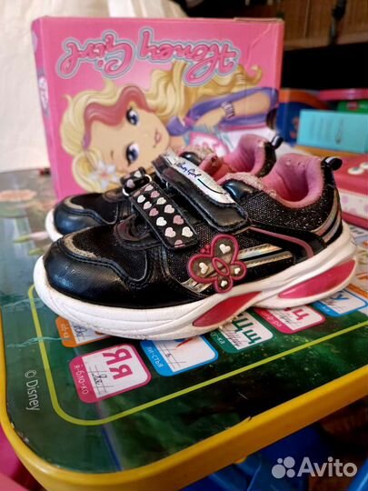 Кроссовки для девочки