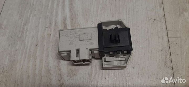 Замок люка убл DM070 для стиральных машин