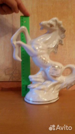 Продам фигурку из фарфора