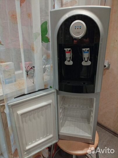Кулер для воды с холодильником напольный