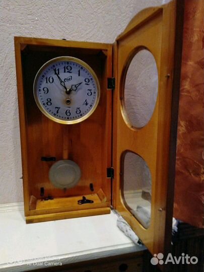 Часы настенные,янтарь