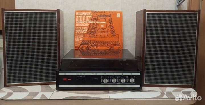 Виниловый проигрыватель