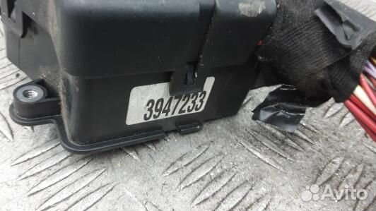 Блок предохранителей audi A4 B7 (93O01M101)