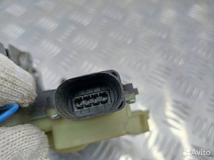 Замок двери передней правой Skoda Octavia A4 1.6