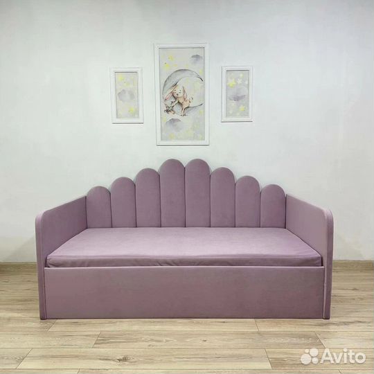 Детская кроватка-диванчик с декоративной спинкой