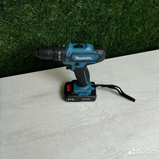 Шуруповерт Makita 21v с набором бит