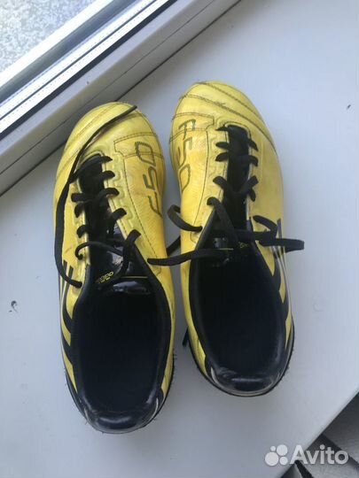 Детские футбольные бутсы