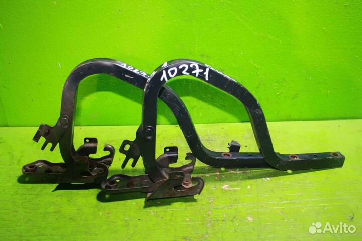 Петли багажника toyota chaser GX105 пара