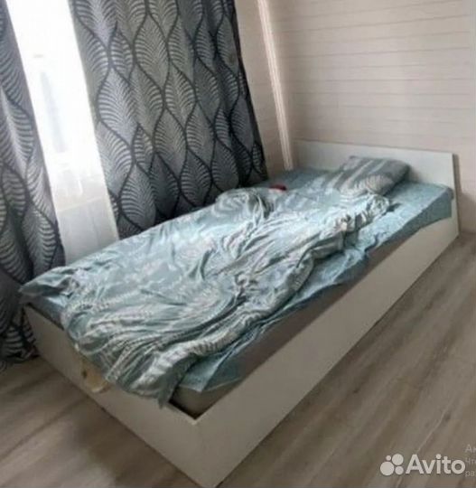 Кровать белая 1. 6 м