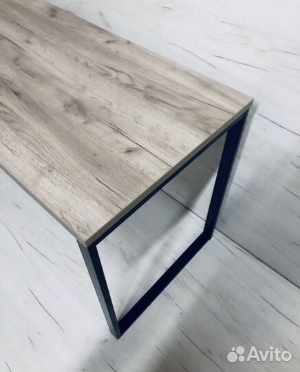 Офисный стол в стиле лофт