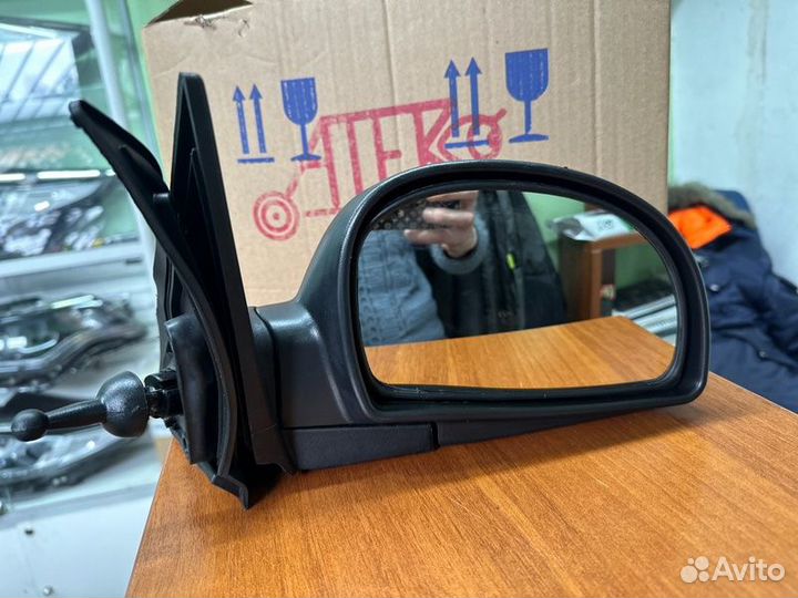 Зеркало правое Hyundai Accent